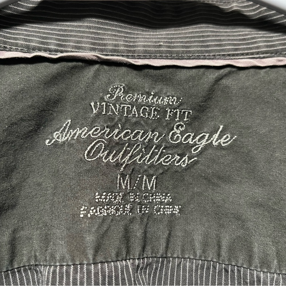 American Eagle vintage fit button down in excellent condition - size medium - Picture 7 of 7